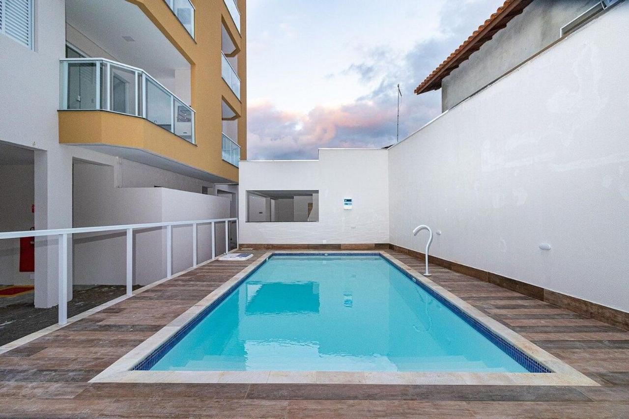 Apartamento com Varanda